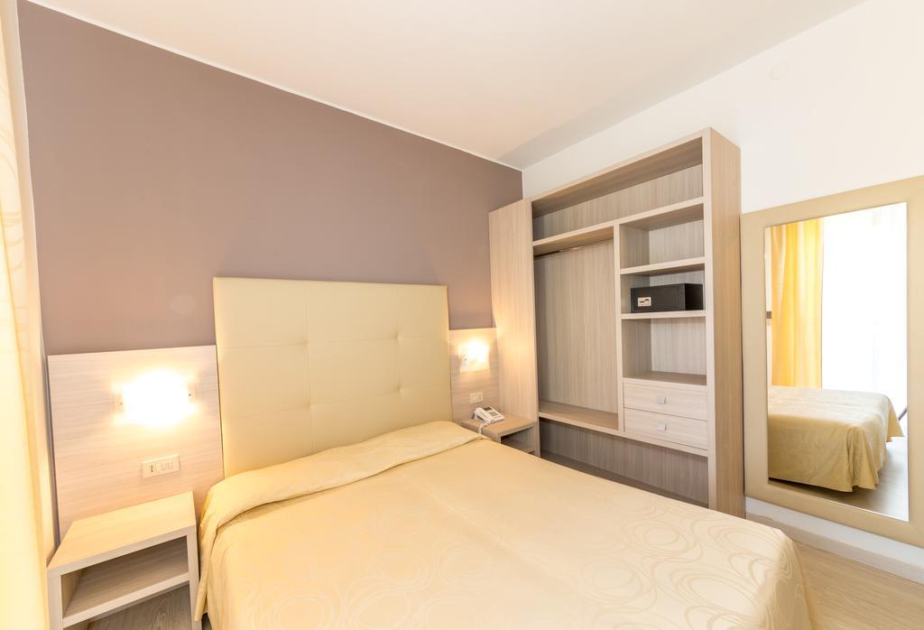 Hotel Torino Лідо-ді-Єзоло Екстер'єр фото