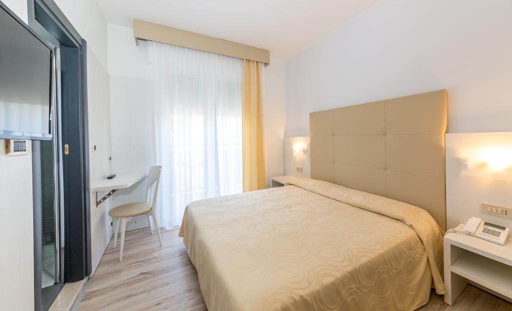 Hotel Torino Лідо-ді-Єзоло Екстер'єр фото