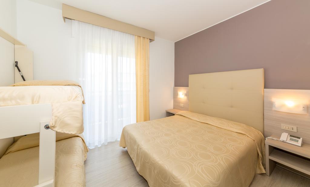 Hotel Torino Лідо-ді-Єзоло Екстер'єр фото