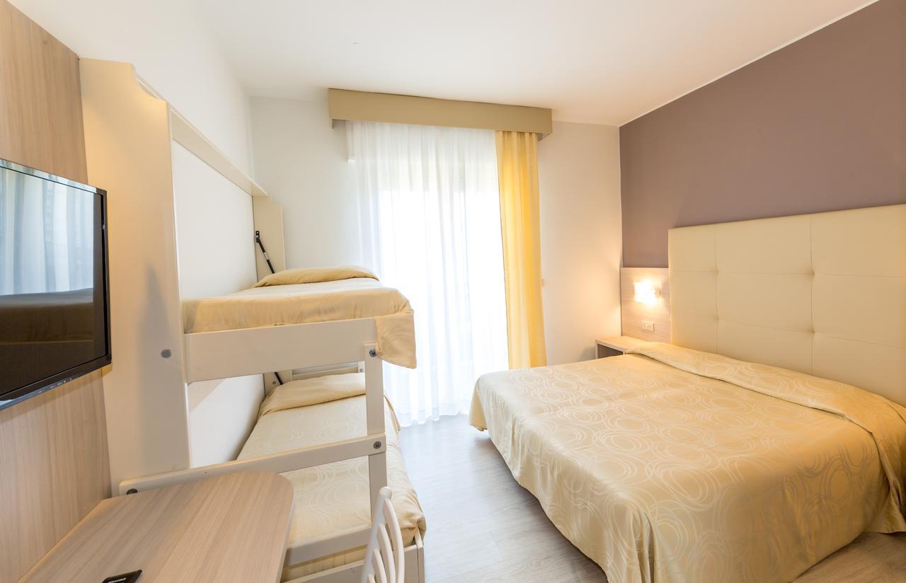 Hotel Torino Лідо-ді-Єзоло Екстер'єр фото