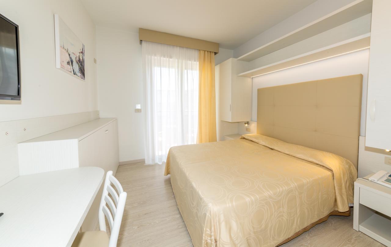 Hotel Torino Лідо-ді-Єзоло Екстер'єр фото