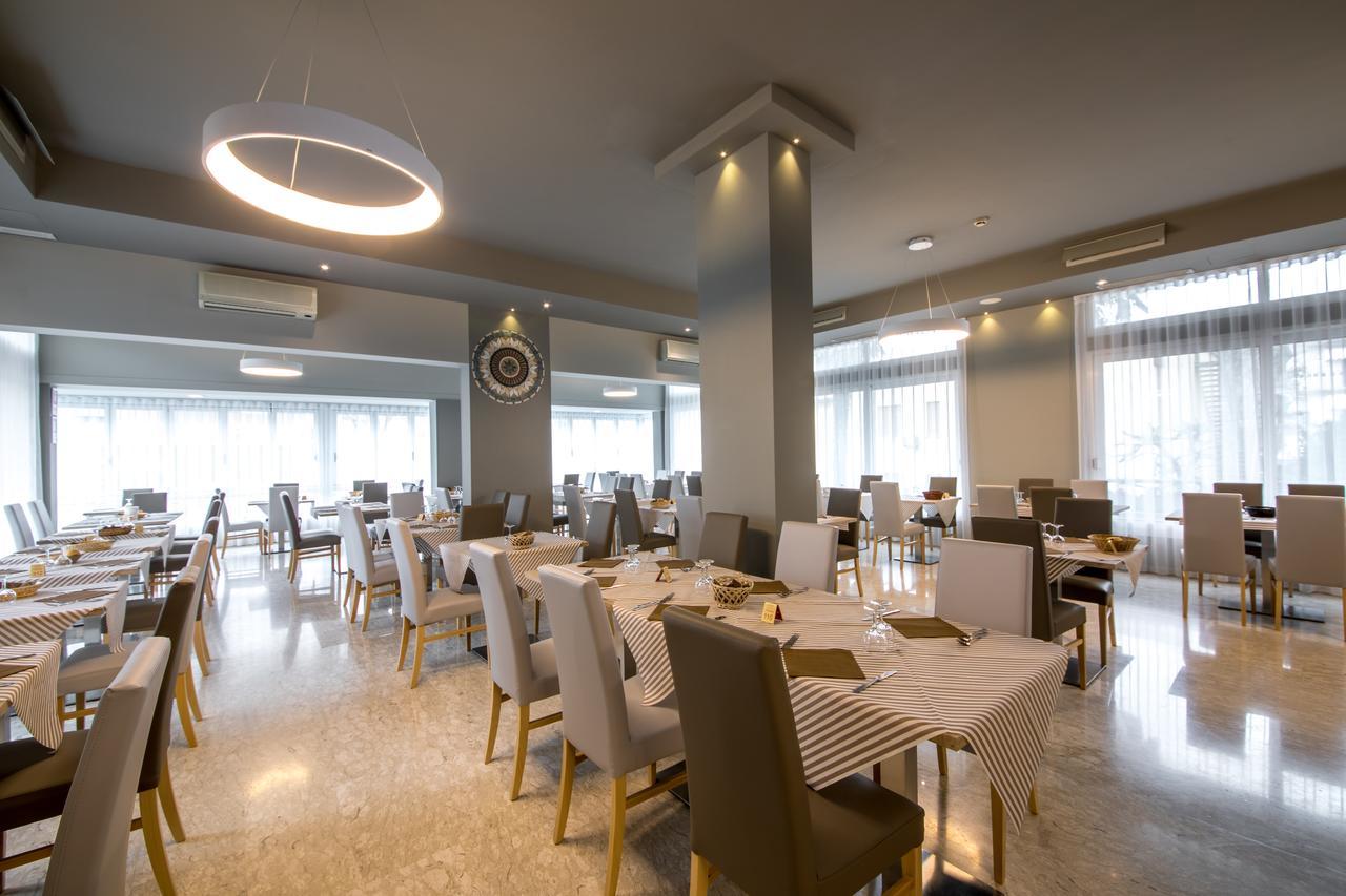Hotel Torino Лідо-ді-Єзоло Екстер'єр фото