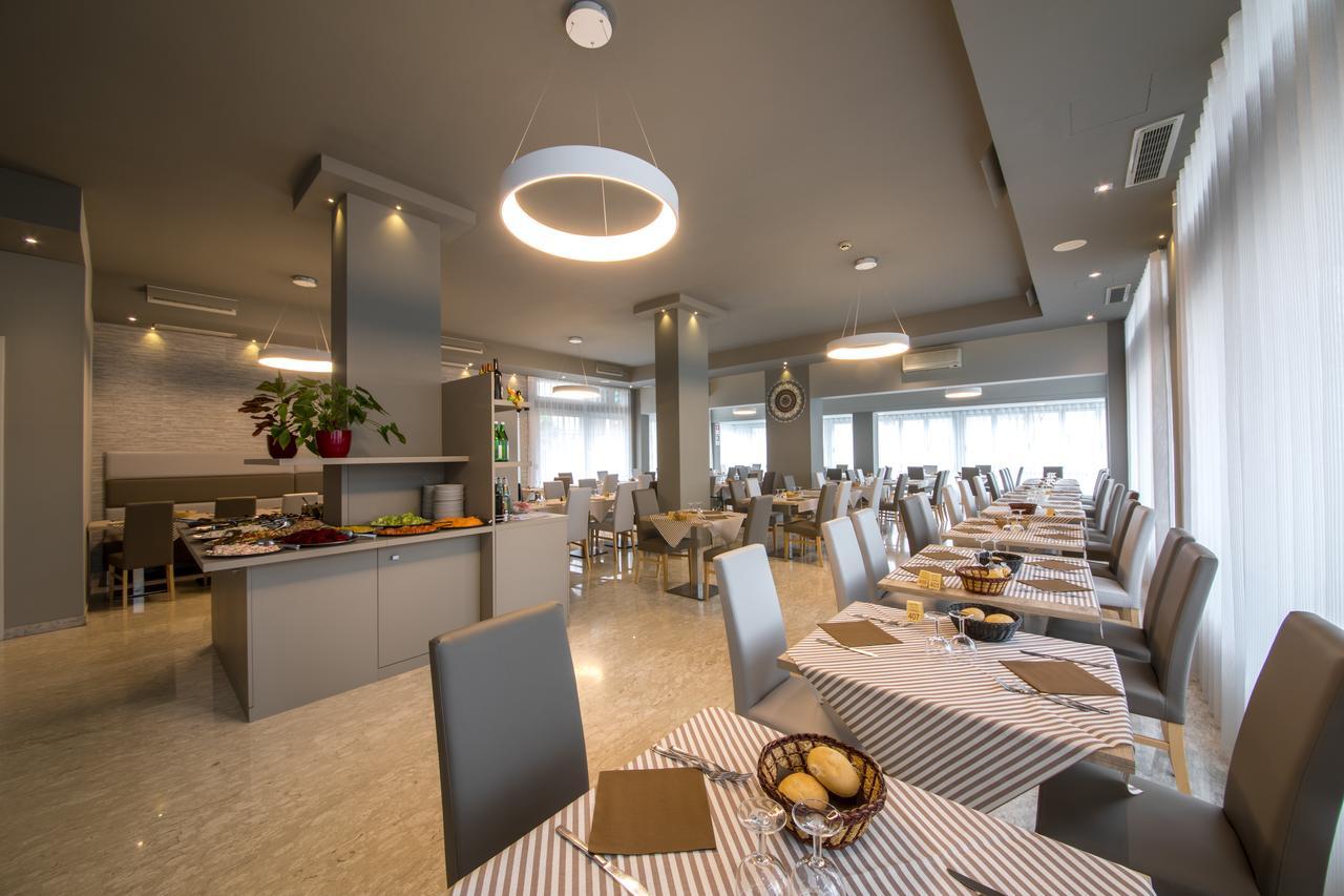 Hotel Torino Лідо-ді-Єзоло Екстер'єр фото